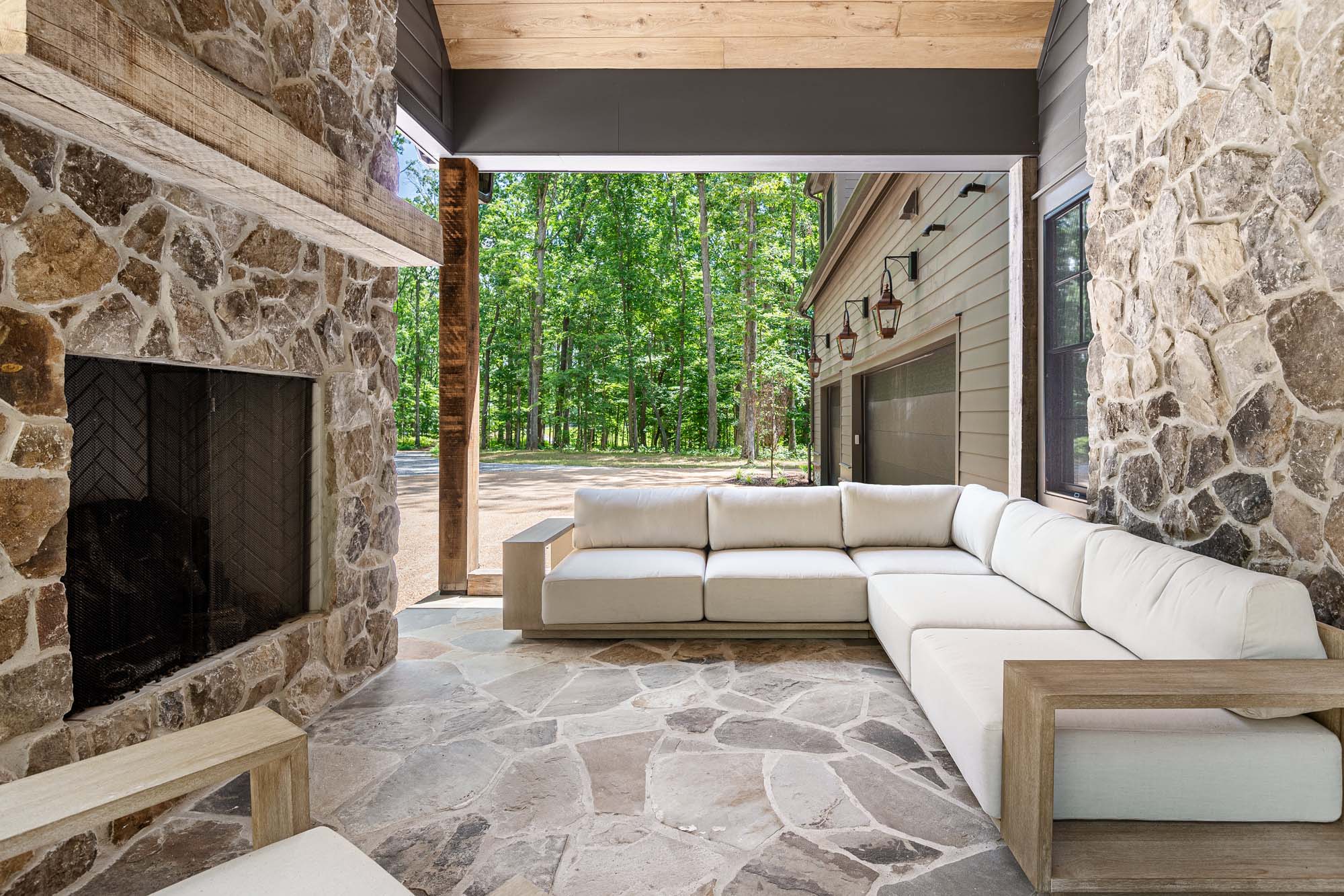 Blackberry Ridge patio and fireplace