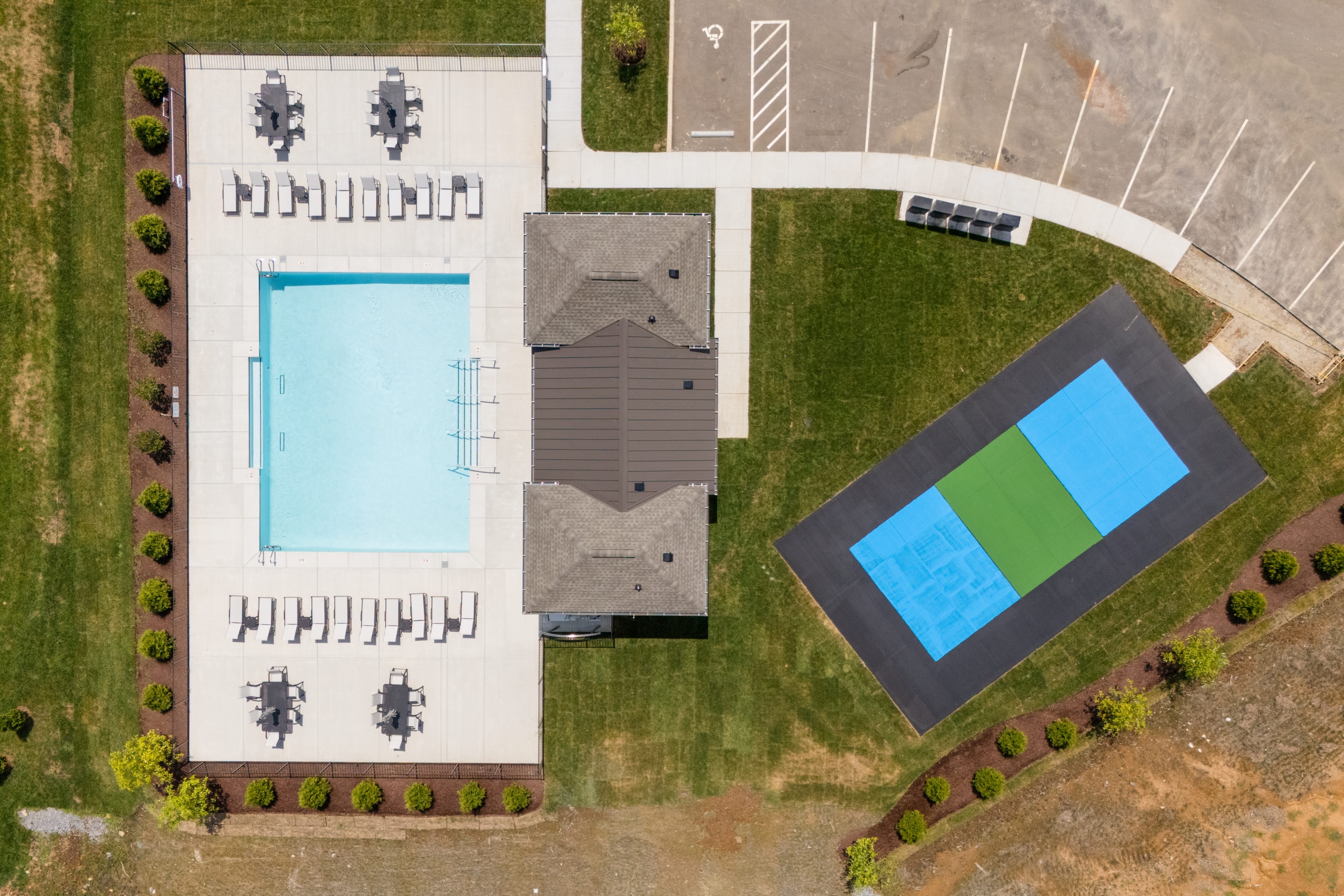 Raintree Forest community center An overhead shot of the Raintree Forest community center. A neighborhood built by hewn.